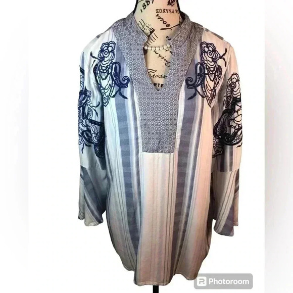 Chicos Size 2 (12/14) Blue and White Stripe Embroidered Blouse V-Neck 3/4 sleeve - Picture 1 of 6
